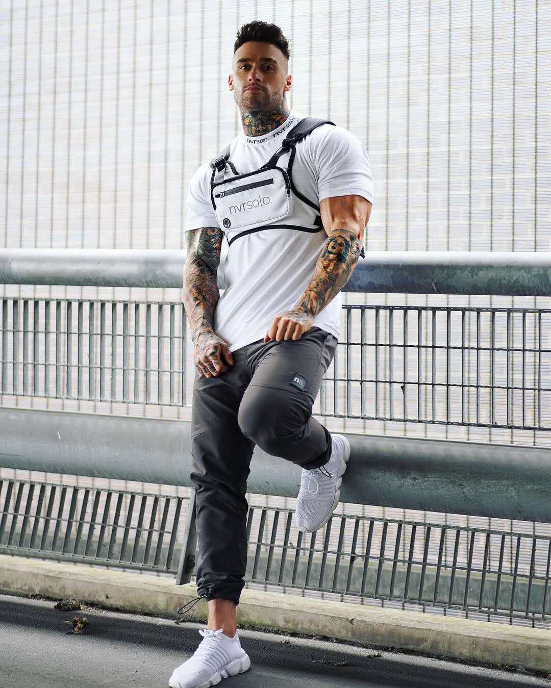 Camiseta Premium "Essential Edge" – Corte Atlético y Cuello Detallado
