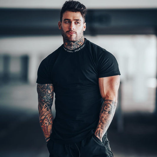 Camiseta Premium "Essential Edge" – Corte Atlético y Cuello Detallado