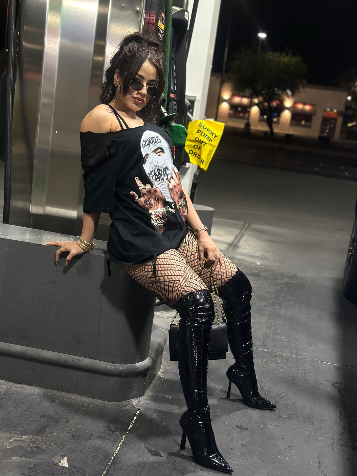 Camiseta "Glorious Genius" – Urban Luxury & Mask Graphic Tee