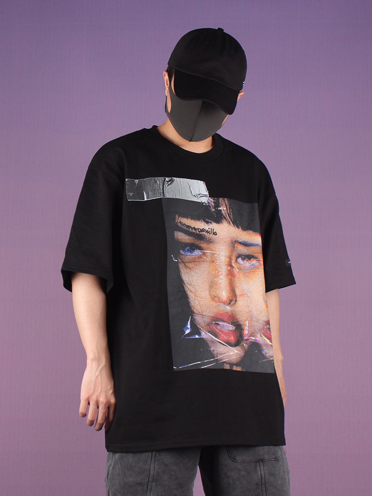 Camiseta Streetwear "Dark Portrait" – Corte Oversize Retro & Estampa Gráfica Grunge