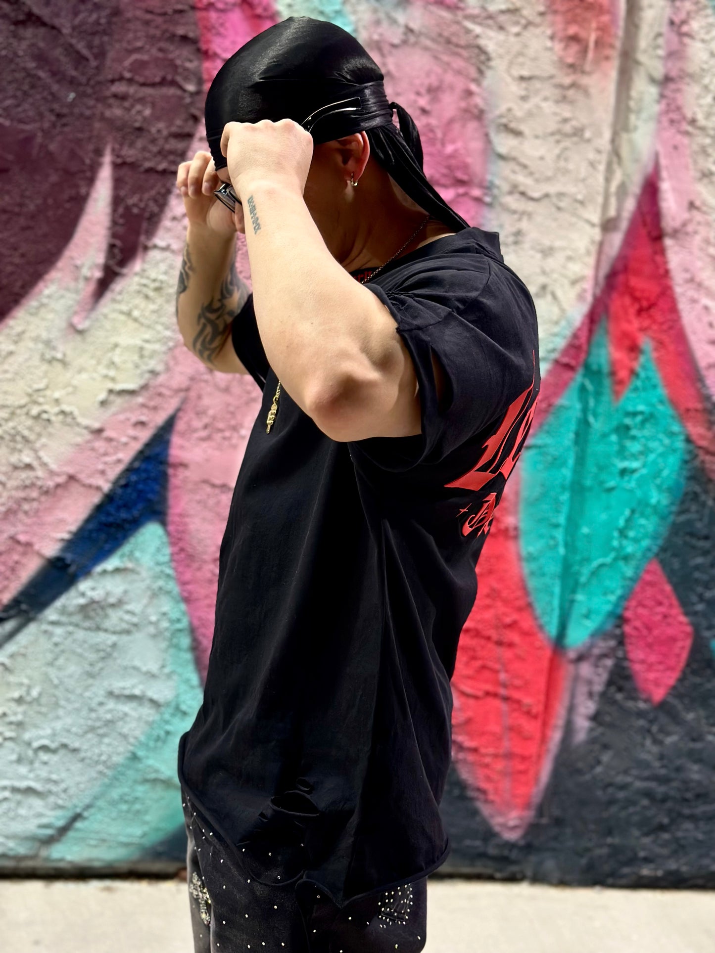 Camiseta Oversize "Legendary" – Black & Red Gothic Edition