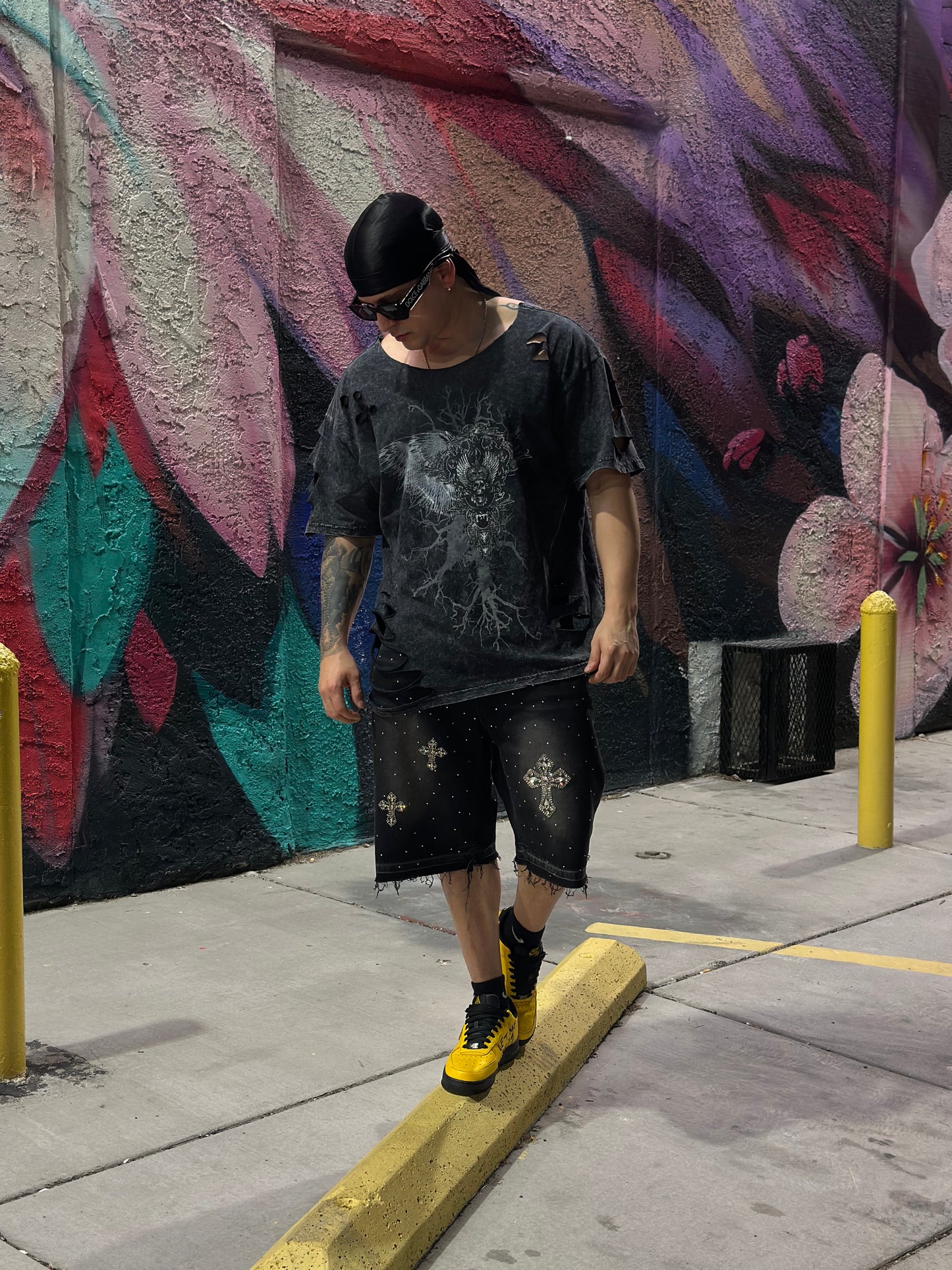 Camiseta "Dark Raven" – Acid Wash & Distressed Streetwear